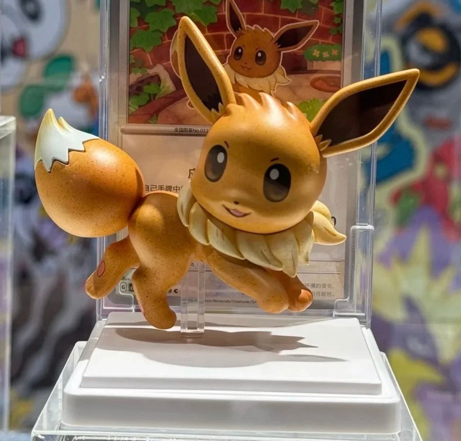 Figura Eevee Dreamy Eyes V3 con carta holográfica